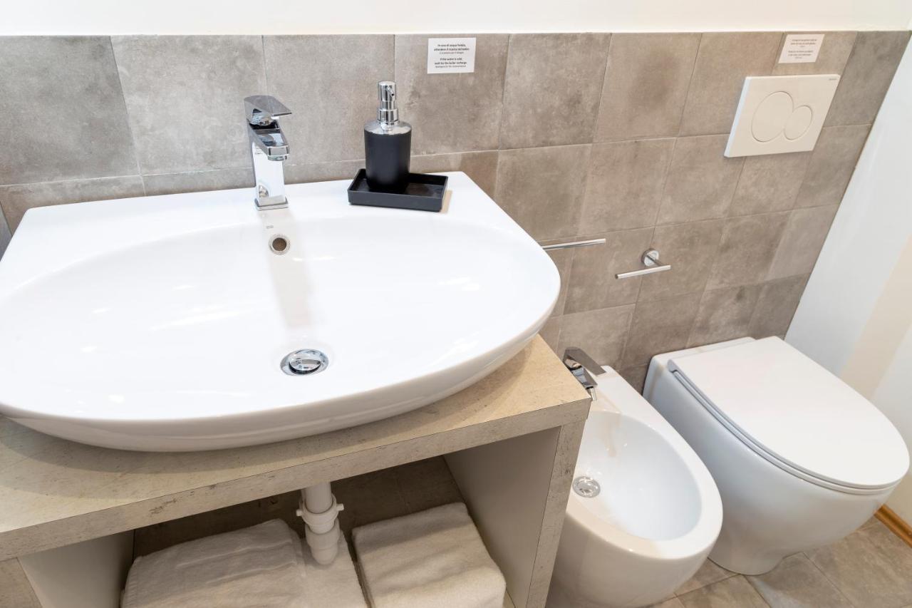 Pregiata Camera Con Bagno Privato - Blu Di Persia Trieste Extérieur photo